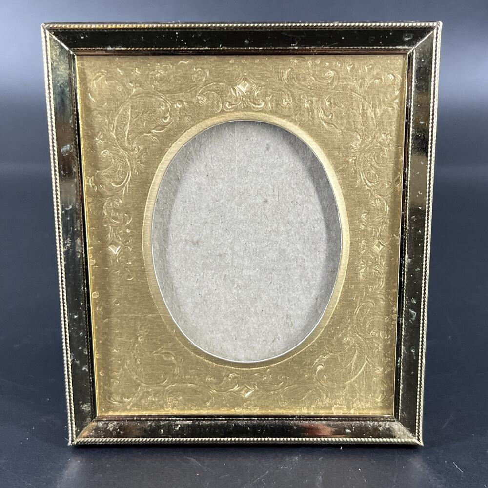 Vintage Brass Ornate Standing Picture Photo Frame With Gold Oval Matting 2x3